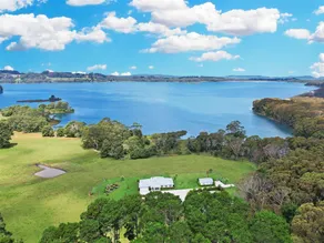 Elysium Cottage - A Cosy Retreat with Water Views - Image 4
