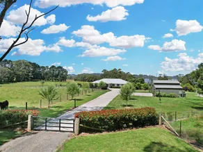 Elysium Cottage - A Cosy Retreat with Water Views - Image 3