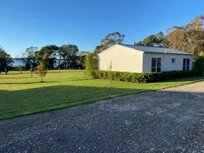 Elysium Cottage - A Cosy Retreat with Water Views - Image 5