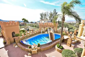 Spectacular villa in Málaga w/ pool and sea views - Image 2