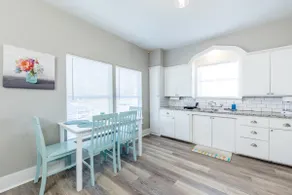 The Comfi Coral - Large 1 Bedroom Studio A - Image 3