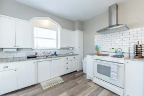 The Comfi Coral - Large 1 Bedroom Studio A - Image 2