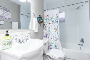 The Comfi Coral - Large 1 Bedroom Studio A - Image 5