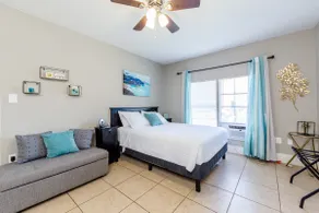 The Comfi Coral - Large 1 Bedroom Studio A - Image 4