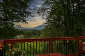 Designer Chalet w/ Mountain Views close to it all - Image 3