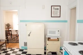 Heritage House - A Retro Home Steps to Hertel Ave! - Image 5