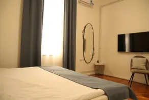 Natalie's Royal M - Image 3