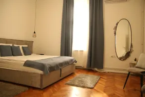Natalie's Royal M - Image 2