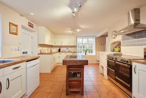 Elms Farmhouse - sleeps 19 guests in 8 bedrooms - Image 3