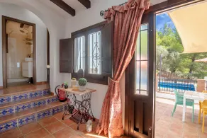 Beautiful 3 bed with pool - stunning views - Image 4