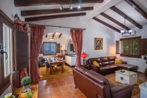 Beautiful 3 bed with pool - stunning views - Image 5