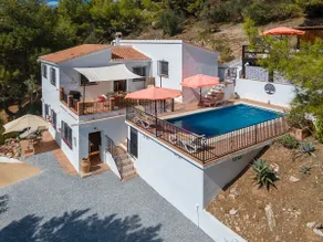 Beautiful 3 bed with pool - stunning views - Image 3