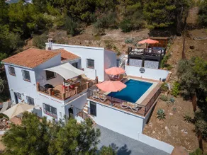 Beautiful 3 bed with pool - stunning views - Image 2
