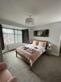 Business/Family 4 Bed/4 Bath Parking +Hot Tub* - Image 5
