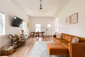 The Indy Cottage - NEAR MASS AVE DISTRICT 🌿🌻 - Image 2