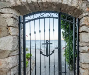 Home with a unique view - Image 3