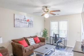 Cute 1 Level townhome close to HPU / Furniture mkt - Image 2
