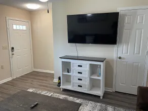Cute 1 Level townhome close to HPU / Furniture mkt - Image 3