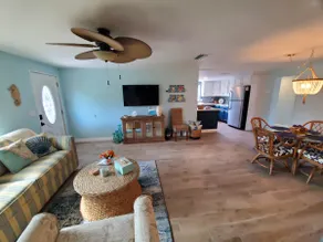 Cozy South Venice Home - Image 4