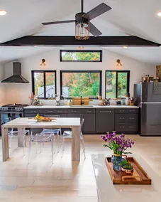 Luxury Cottage with Spectacular Lake Views - Image 2