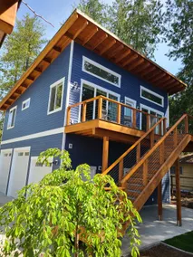 Waterfront Eagle's Nest Guest House - Image 4