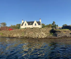 Carnmhor, Isle of Skye - Stunning 242 year old cottage on its own sea shore! - Image 2