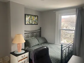Quiet 3BR near downtown & river - Image 2