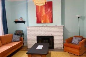 Quiet 3BR near downtown & river - Image 5