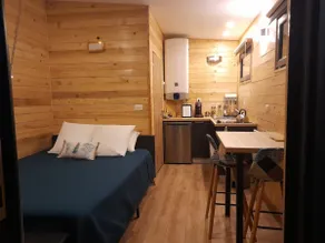 Air-conditioned lodge with panoramic view - Image 3