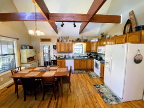 Relax and Unwind at the Creekside Cottage! Near wineries & dog friendly. - Image 5