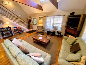 Relax and Unwind at the Creekside Cottage! Near wineries & dog friendly. - Image 4