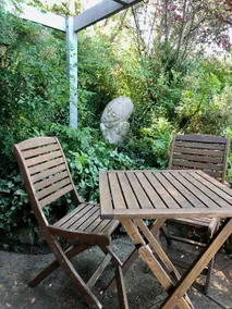 The little lodger: Cosy Room set in a lush garden - Image 3