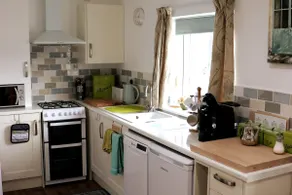 Private Self-catered 2 Bedroom Annex & Summerhouse - Image 5