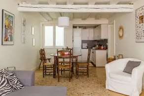 Charming 2 rooms of 55 m2, hyper-centre Cathedral - Image 3