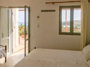 Studio 2 with panoramic Sarakiniko View and WiFi - Image 4
