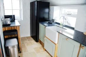 Lovely cottage with private garden - Image 5