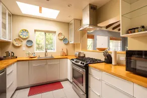 Mid-Century Getaway In The Foothills - Image 5