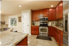 Newly Remodeled 4 Bedroom 4 Bath With Great View - Image 5