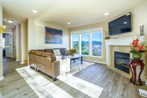 Newly Remodeled 4 Bedroom 4 Bath With Great View - Image 2