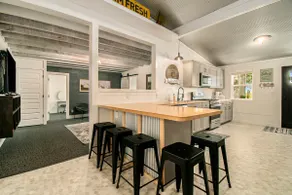 Farmhouse Sleeps 12+ Guests! Starlink Internet! - Image 5