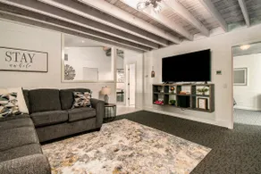 Farmhouse Sleeps 12+ Guests! Starlink Internet! - Image 3