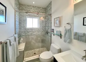 Modern Beachfront Condo, Gorgeous Views and Centrally Located - Image 5
