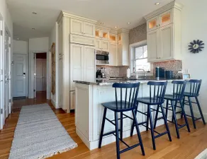 Modern Beachfront Condo, Gorgeous Views and Centrally Located - Image 4