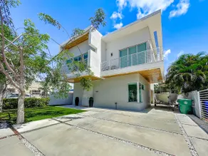Contemporary Home in the heart of Miami - Image 2