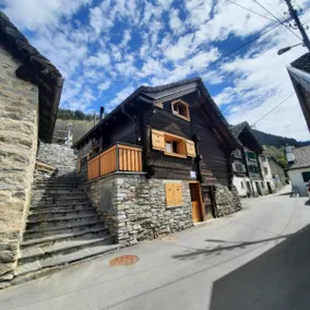 Modern wooden chalet in Faido (Baita dal Gat). - Image 2