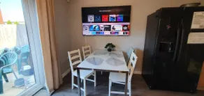 Caspian House (4 Bedrooms) - Serviced Accommodation - Image 4