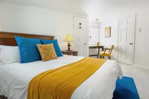 Cozy Friendliest Neighborhood in Heart of Midtown - Image 5
