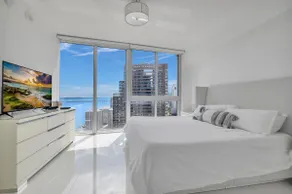 Panoramic Bay View 2BR Condo · Icon Brickell - Image 2