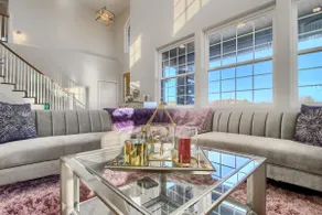 Glamorous Home: Explore and Relax in Style - Image 4