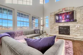 Glamorous Home: Explore and Relax in Style - Image 3